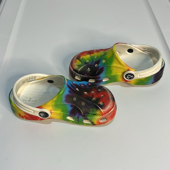 Crocs Rainbow Tie Dye Unisex Clog Sandals Children’s Size 10 - Picture 5 of 8